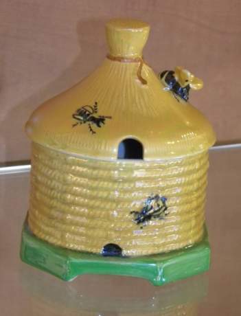 Crown Devon Lustre Honey Pot image-1