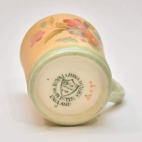 19th Century Grainger and Co Worcester Miniature China Mug image-4