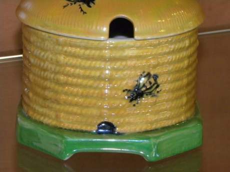 Crown Devon Lustre Honey Pot image-3