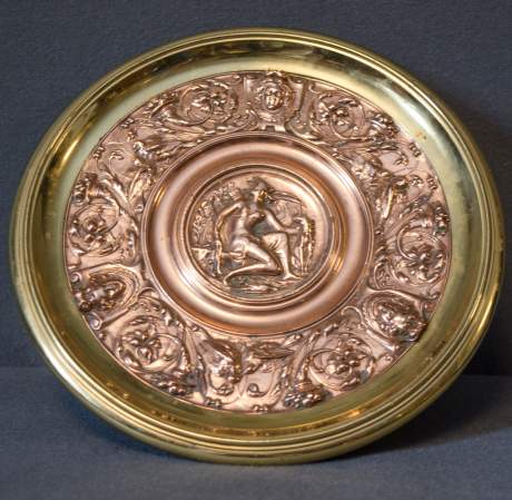 Good Quality 19th Century Brass and Copper Tazza image-4