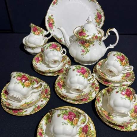 Royal Albert Old Country Roses Tea Set image-1