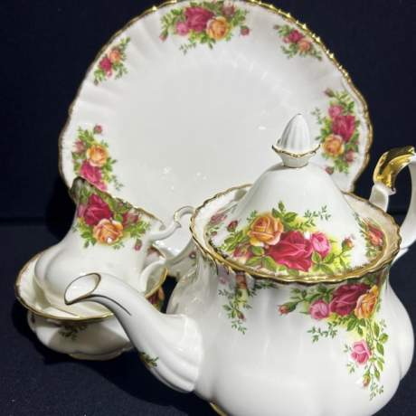 Royal Albert Old Country Roses Tea Set image-4