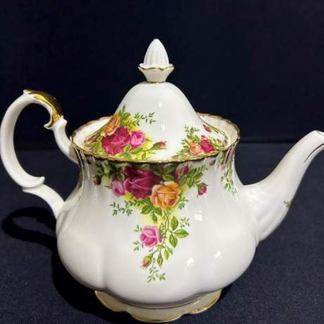 Royal Albert Old Country Roses Tea Set image-6