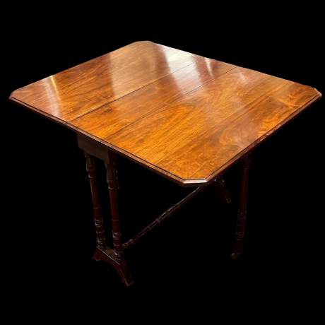 Late Victorian Walnut Sutherland Table image-1