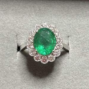 18ct White Gold Oval Emerald 3.6ct and 0.75ct Diamond Ring M1/2