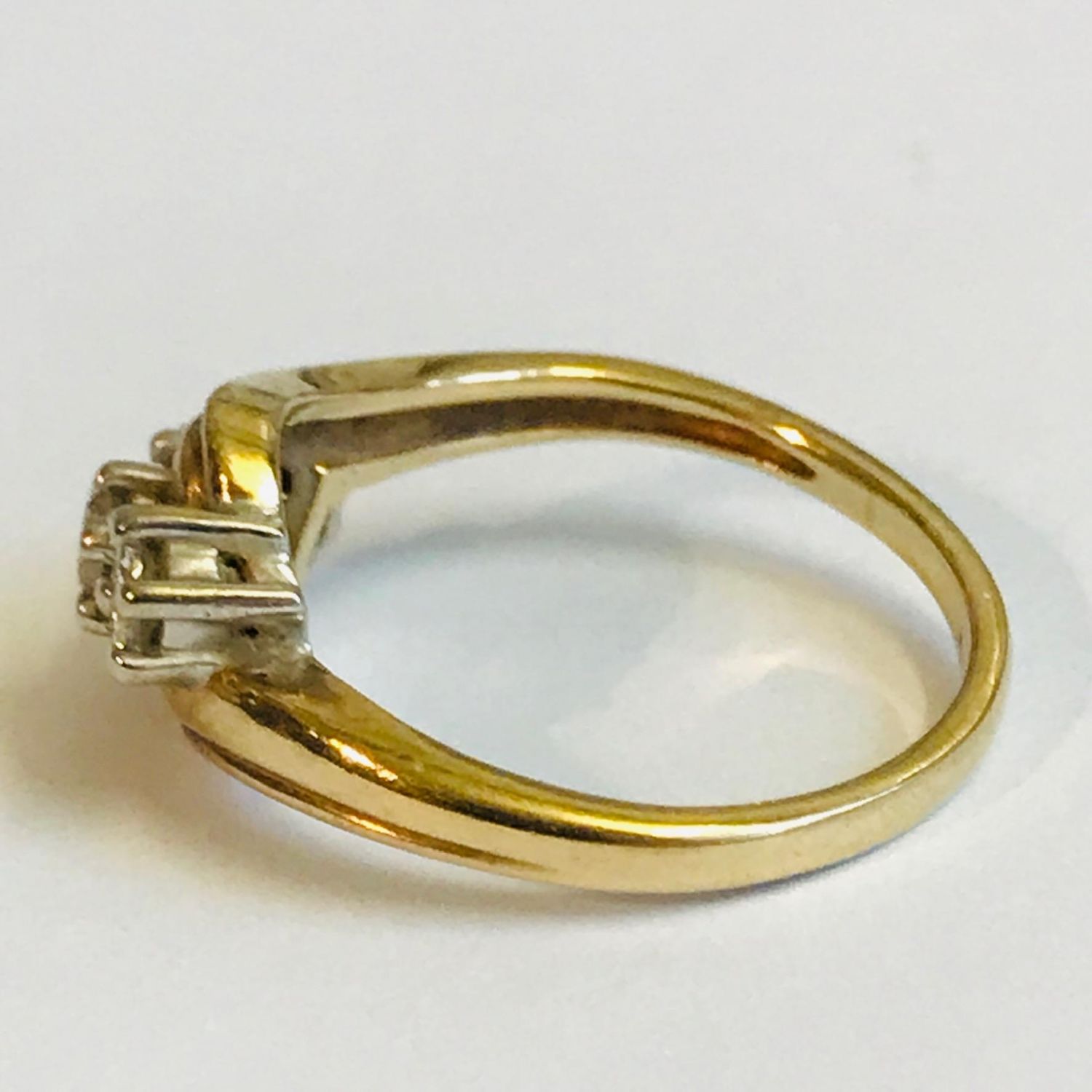 9ct Gold 3 Stone Diamond Ring - Jewellery & Gold - Hemswell Antique Centres