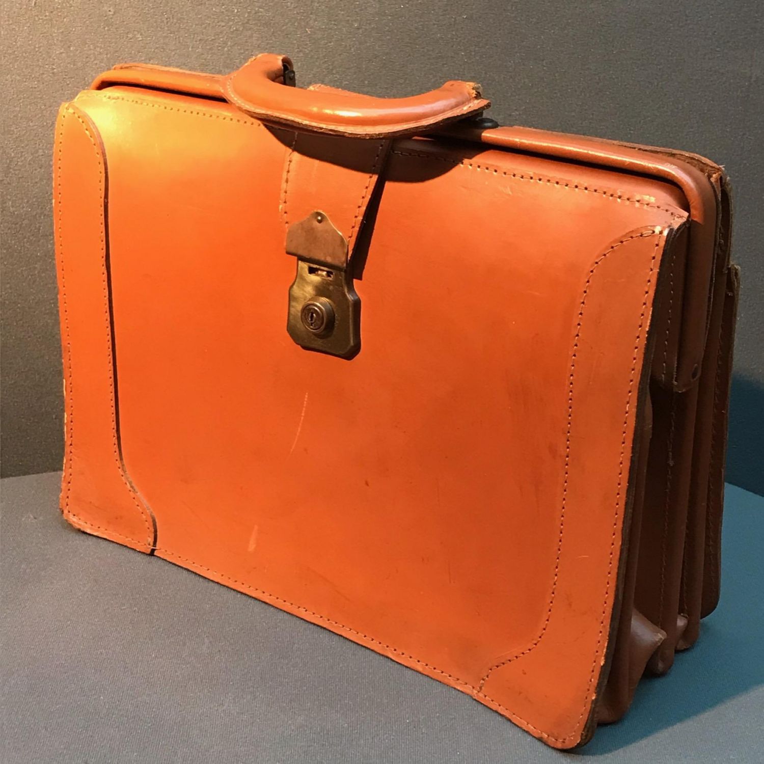 Vintage Tan cowhide Leather Briefcase - Leather & Sporting Goods