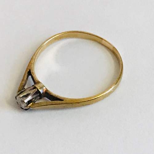 9ct Gold Solitaire Ring image-3