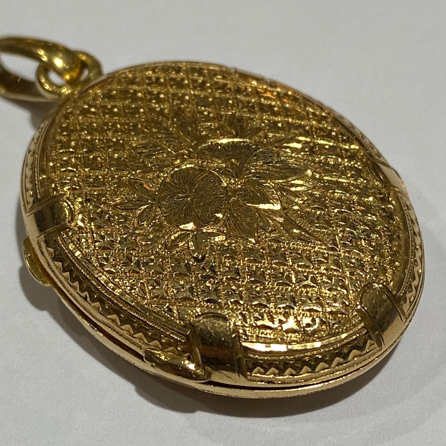 Antique 15ct Gold Locket - Jewellery & Gold - Hemswell Antique Centres