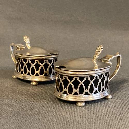 Early 20th Century Pair of Pierced Silver Mustards image-1