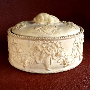 Large Victorian Wedgwood Hare and Game Bird Top Pie Dish