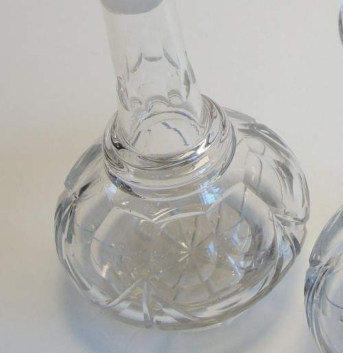 A Pair of Early Victorian Cut Glass Decanters image-4