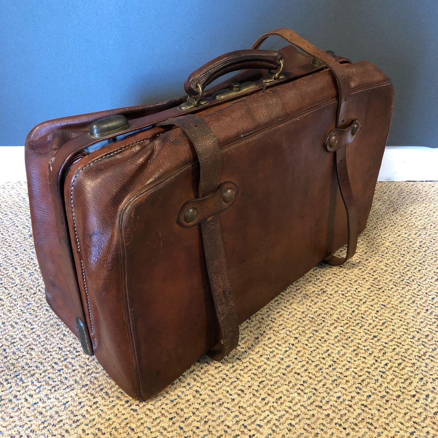 Vintage Leather Gladstone Bag - Leather & Sporting Goods - Hemswell ...