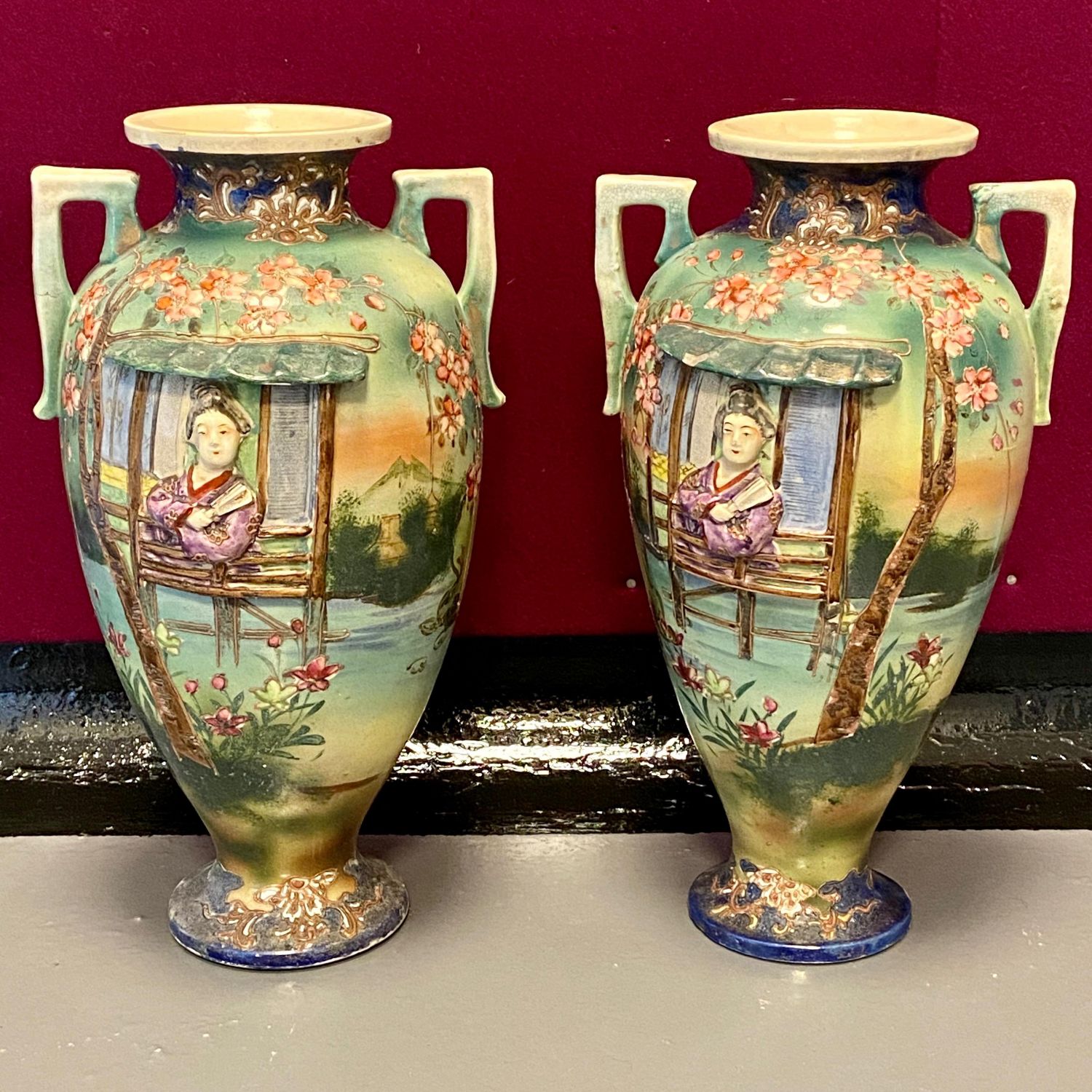 Details about   Vintage Oriental Vases New in Box 