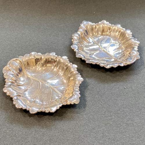 Pair of 20th Century Silver Leaf Dishes image-1