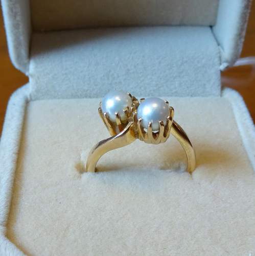 9ct Gold Pearl Crossover Ring image-3