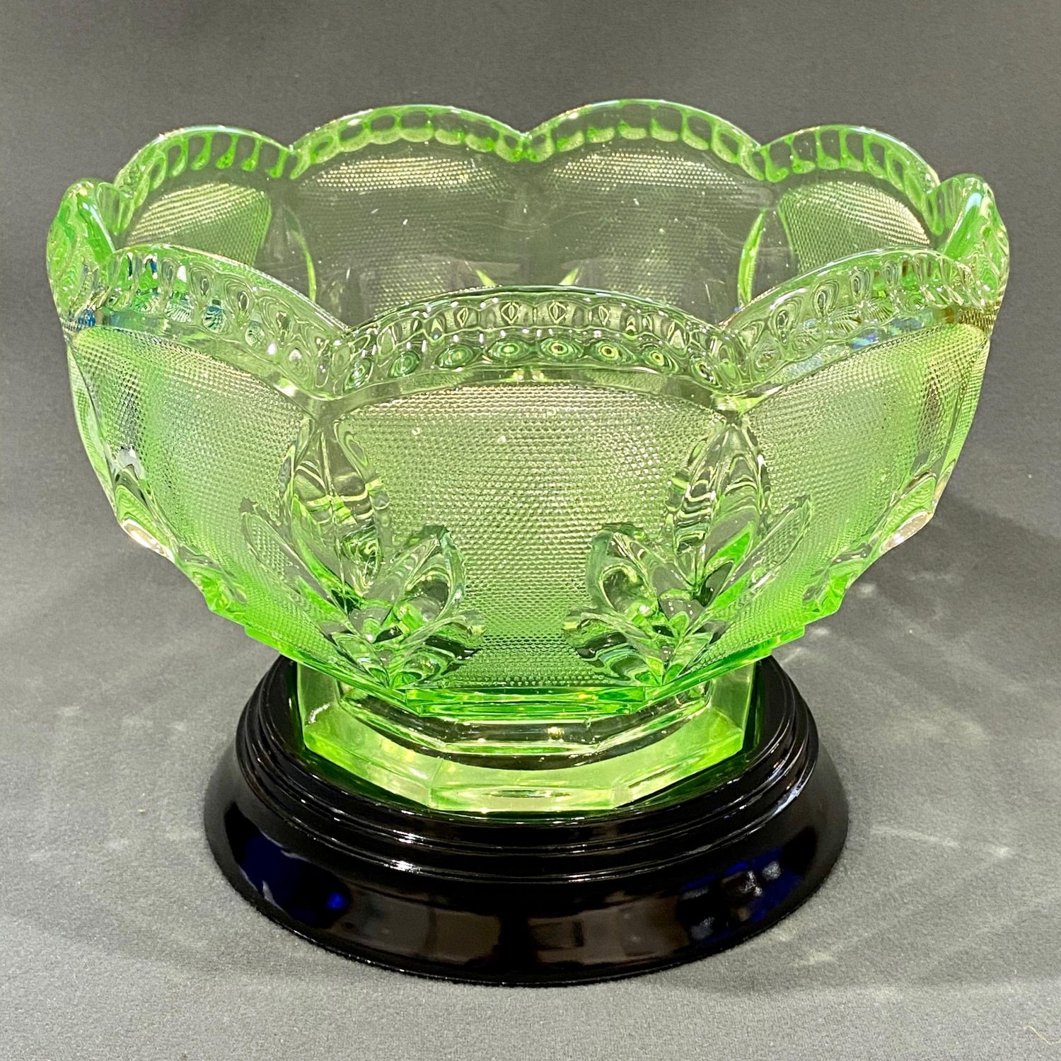 1930s Art Deco Uranium Glass Bowl On Stand Glass Hemswell Antique Centres