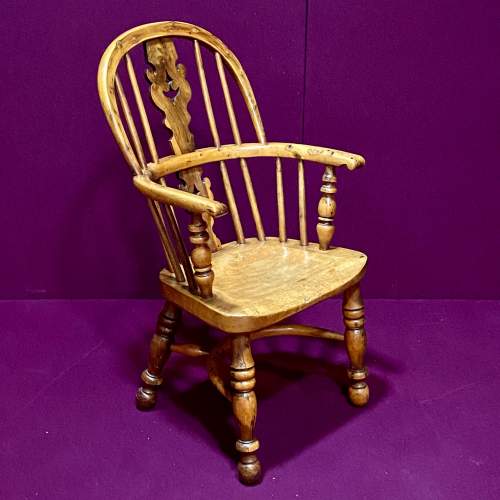 Mid 19th Century Windsor Yew Wood Childs Chair image-1