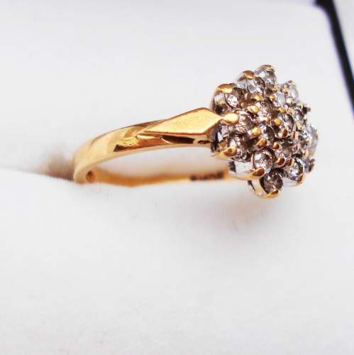 18ct Gold Ring set with 19 Small Diamonds image-2