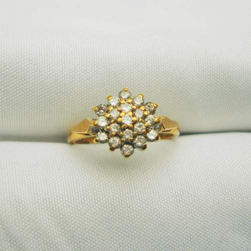 18ct Gold Ring set with 19 Small Diamonds image-3