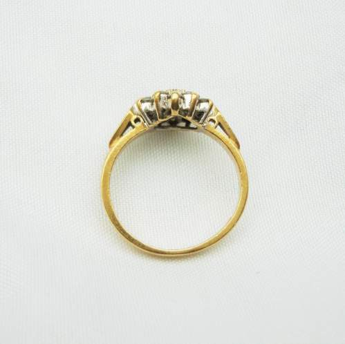 18ct Gold Ring set with 19 Small Diamonds image-6