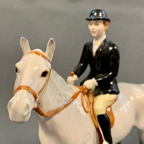 Beswick Huntswoman on Horseback image-2