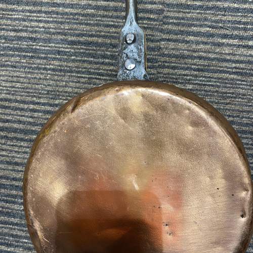 Small 19rh Century Chestnut Pan In Copper image-4