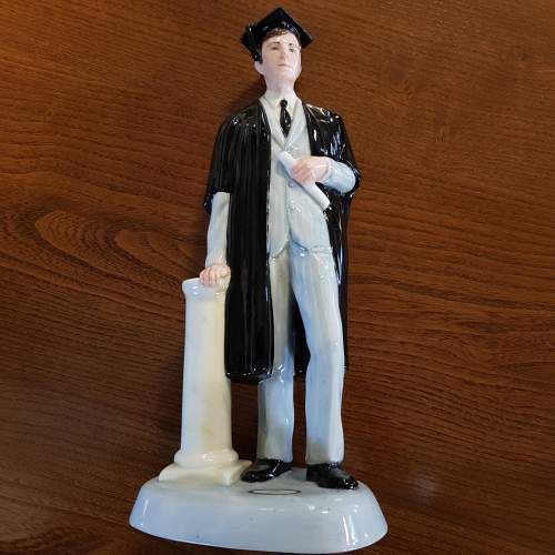 Royal Doulton Figurine The Graduate HN3017 Male By P. Parsons image-1