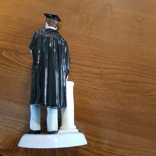 Royal Doulton Figurine The Graduate HN3017 Male By P. Parsons image-2