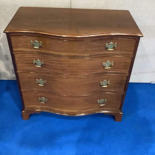 Serpentine Fronted Mahogany Chest of Drawers image-1