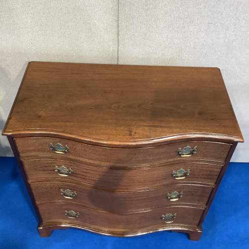 Serpentine Fronted Mahogany Chest of Drawers image-2