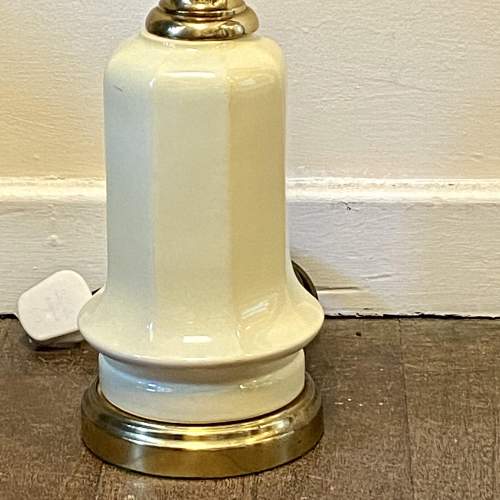 Pair of 20th Century Cream Ceramic and Brass Plated Lamps image-4