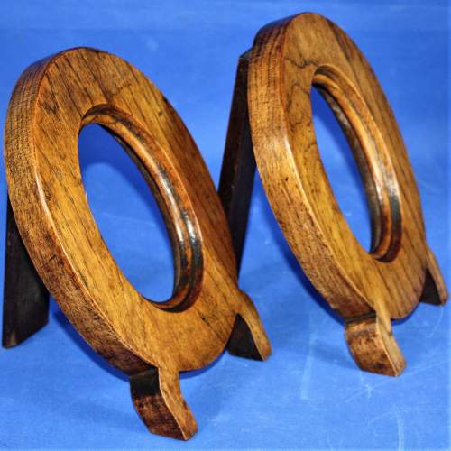 Stylish Pair of Oak Arts and Crafts Oval Photograph Frames image-2