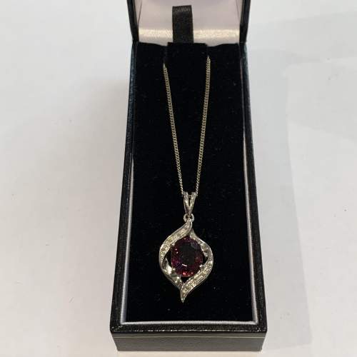 Vintage 18ct Gold Diamond and Pink Tourmaline Necklace image-6