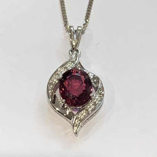Vintage 18ct Gold Diamond and Pink Tourmaline Necklace image-2