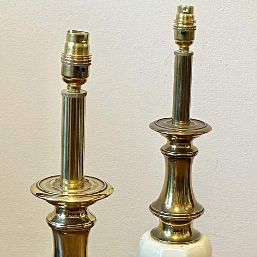 Pair of 20th Century White Ceramic and Brass Lamps image-2