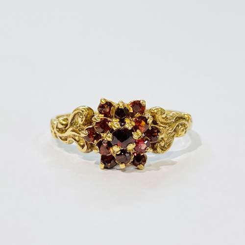 Vintage 9ct Gold Garnet Cluster Ring image-2