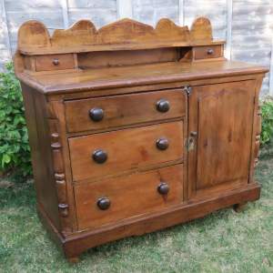 Victorian Rustic Pine Lincolnshire Dresser