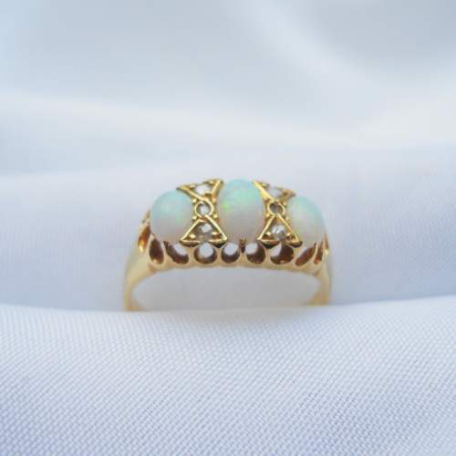 18ct Gold Opal and Diamond Ring image-6