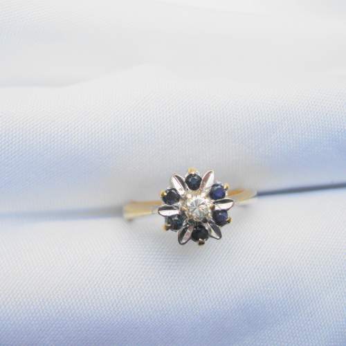 18ct Gold Diamond and Sapphire Ring image-6