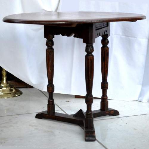 Sturdy and Functional Oak Occasional Table - English Reconstructed image-4