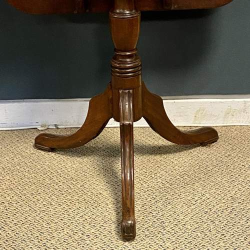 Early Victorian Tilt Top Mahogany Side Table image-5