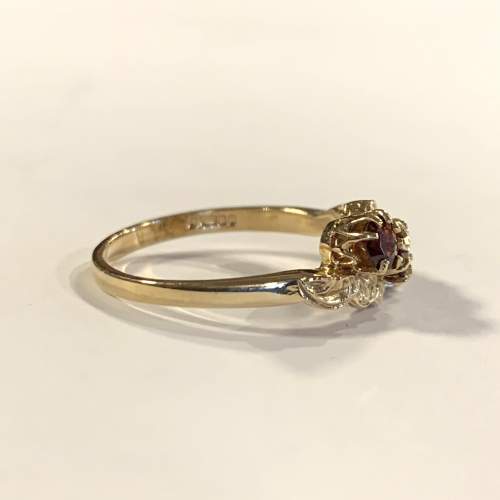 Vintage 9ct Gold Three Stone Garnet Ring image-3