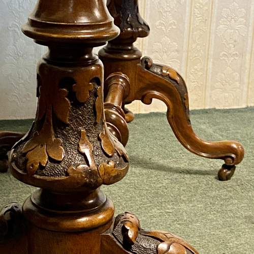 Victorian Walnut Kidney Shaped Table image-5
