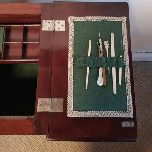 Elegant Edwardian Mahogany Sewing Table Work Box image-4