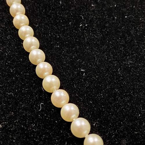 18ct Gold Clasped Cultured Pearl Necklace image-3