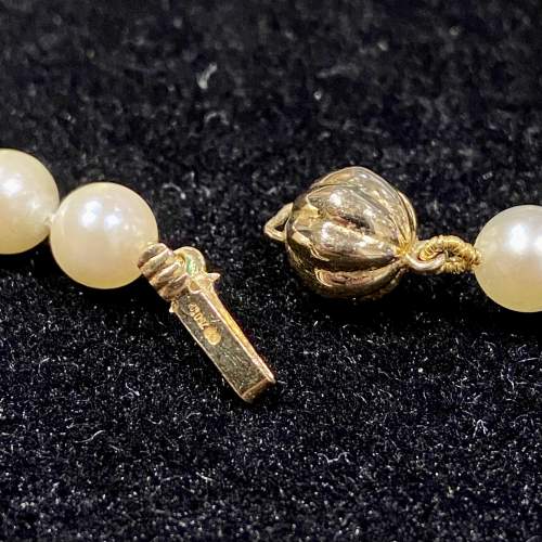 18ct Gold Clasped Cultured Pearl Necklace image-6