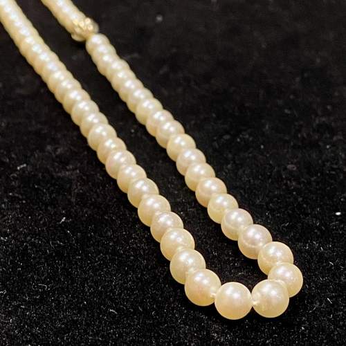 18ct Gold Clasped Cultured Pearl Necklace image-4
