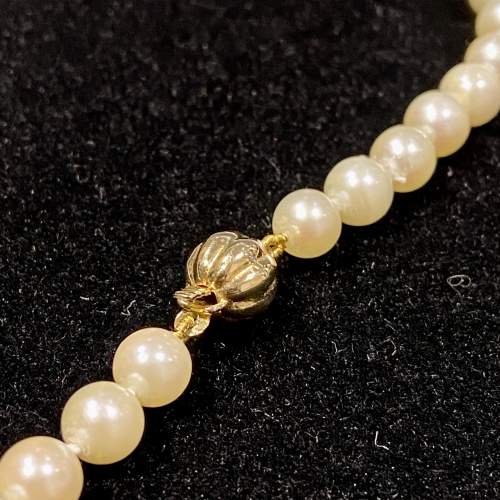 18ct Gold Clasped Cultured Pearl Necklace image-5