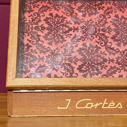 J Cortes Cigar Shop Display Cabinet image-6
